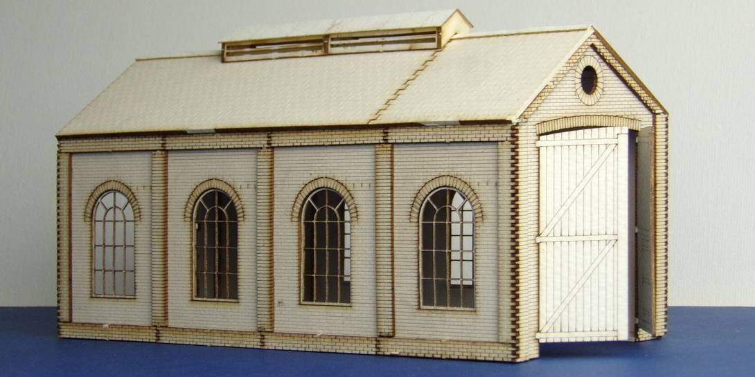 B 00-08 OO gauge small single track engine shed with round windows Single track engine shed for small engines.
